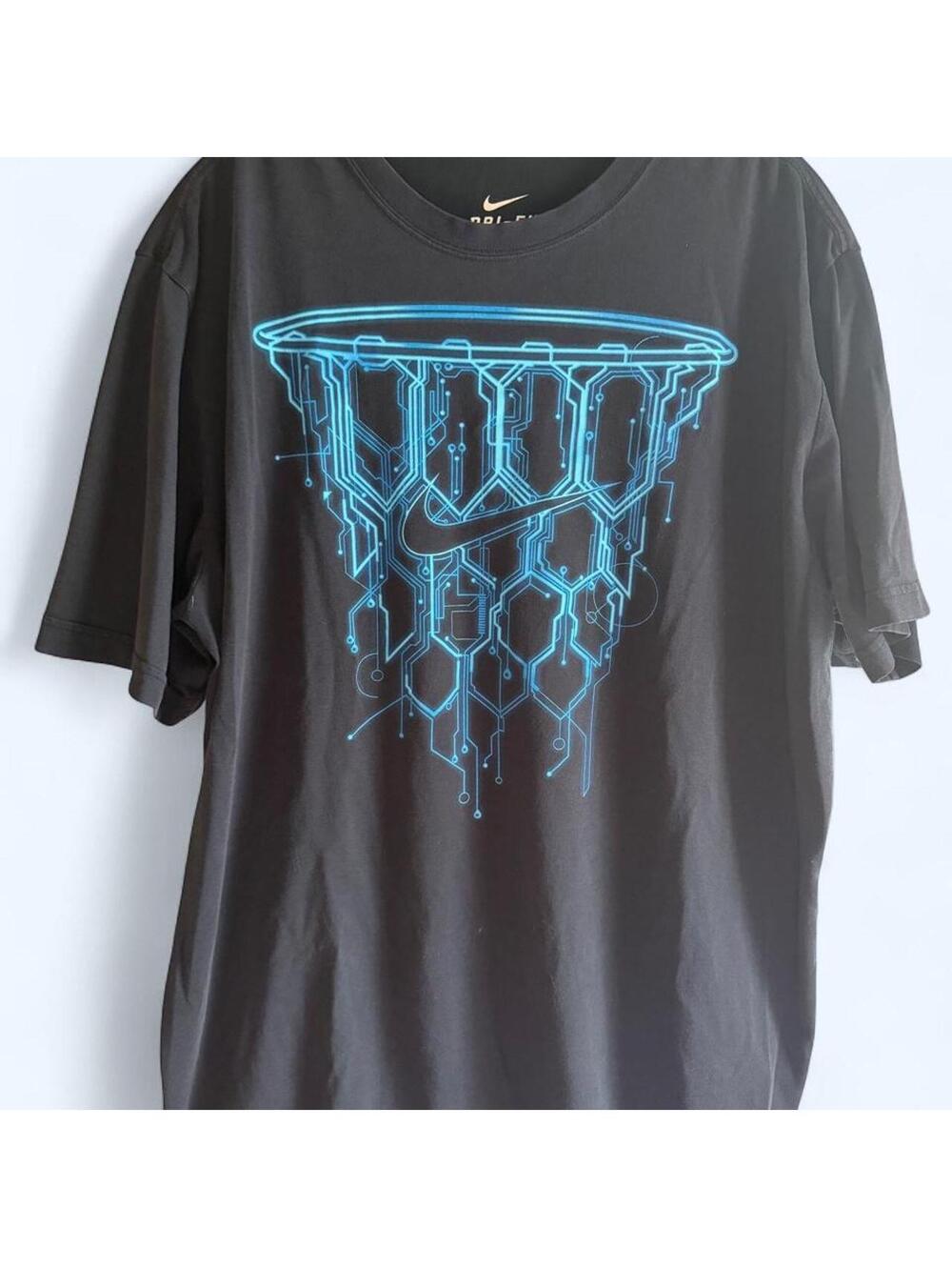 Nike Men's Black and Grey Tshirt